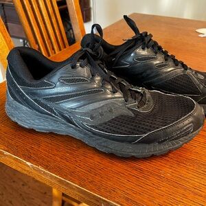 Black Saucony Running Shoes Size 14